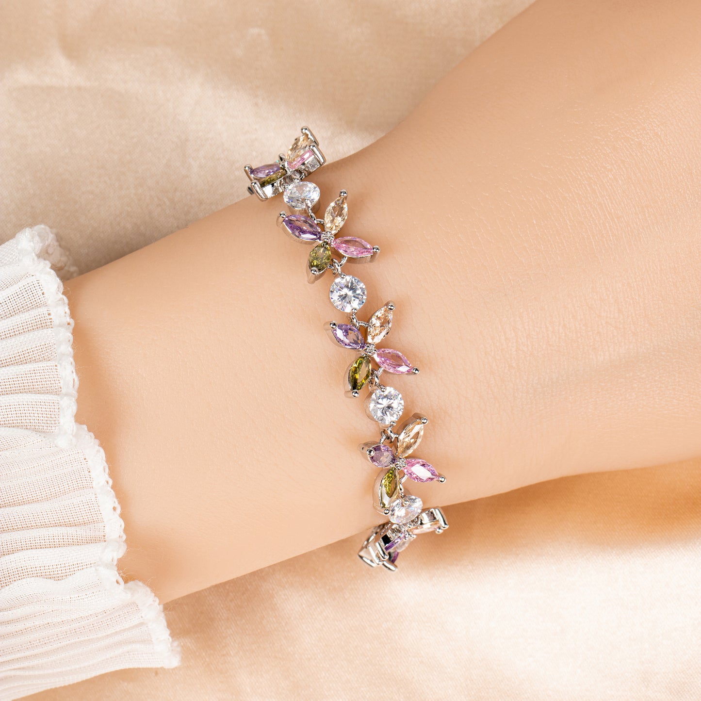 Thin Delicate Cute Flower Shaped Diamond Zircon Stone Endless Bracelets Women Gift