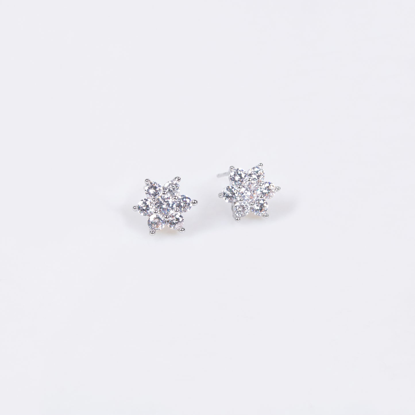 Elegant Rhodium-Plated Copper Floral Jewelry Set with Cubic Zirconia Blooms Sapphire Crystal Star Statement Necklace Stud Earrings