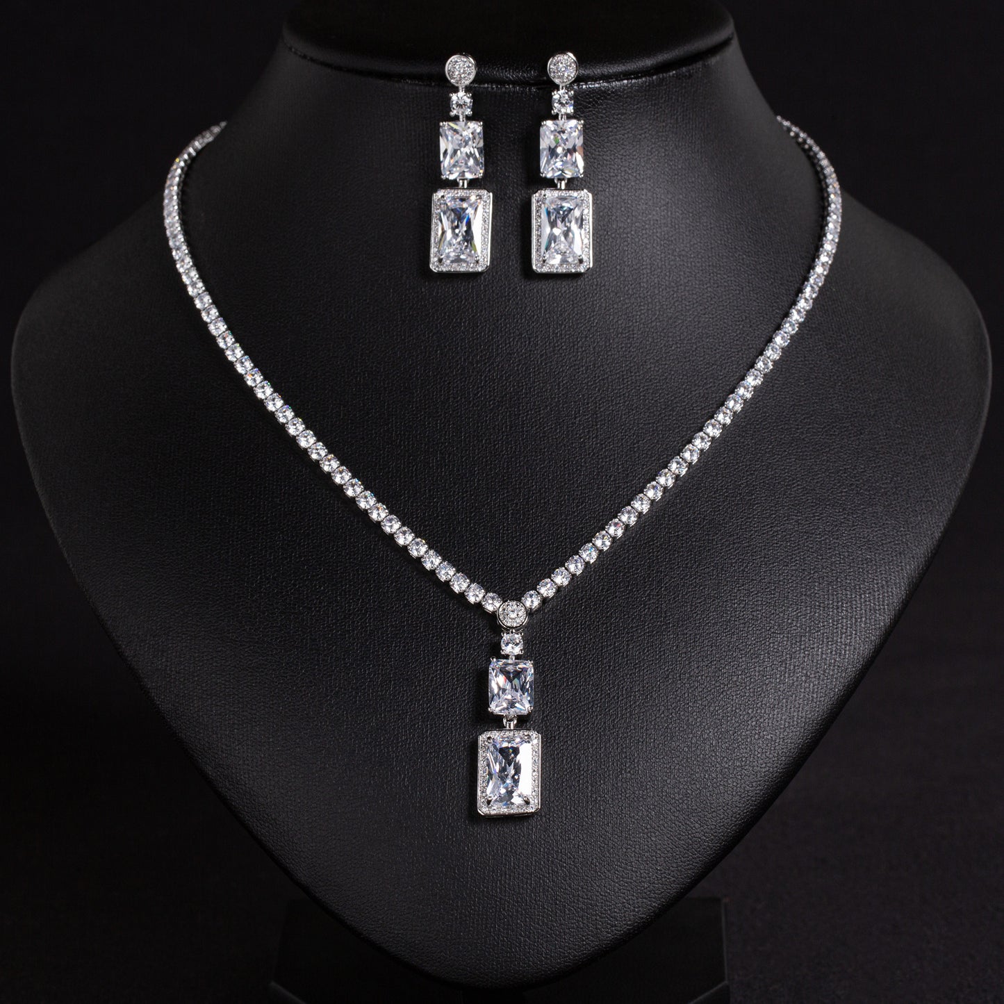 Luxury 14K Gold-Plated Copper CZ Necklace & Earrings Set with Emerald Green Centerpiece and Diamond-Cut Accents