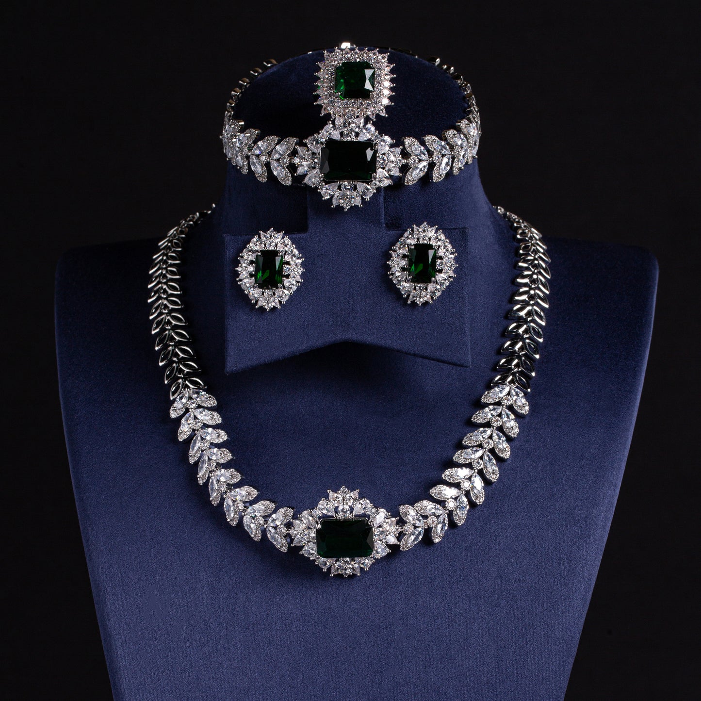 Elegant Rhodium-Plated Copper & CZ Jewelry Set with Emerald Green Zircon Accents and Leaf Motif Design