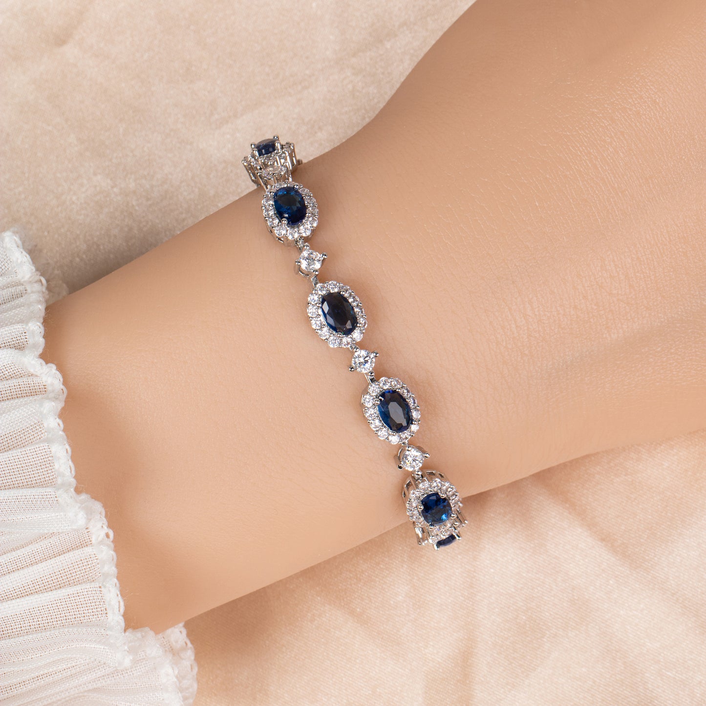 AAA Cubic Zircon Diamond Oval Shaped Endless Bracelet Women Hot Sale Luxury Jewelry